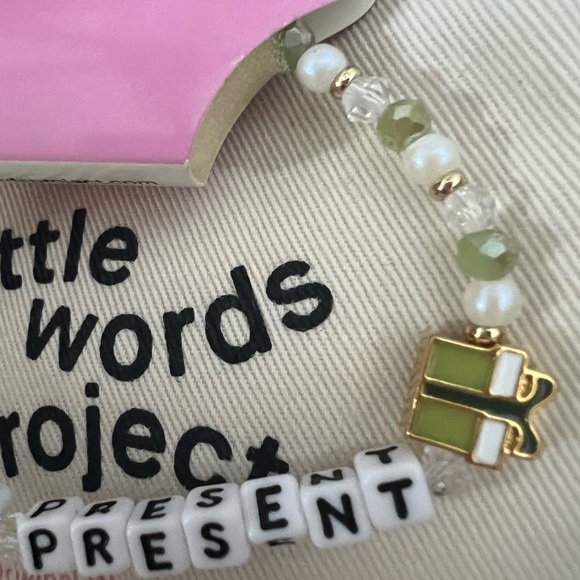 Little Words Project Holiday Be Present Beaded Bracelets Size S/M New On Card - Picture 4 of 4
